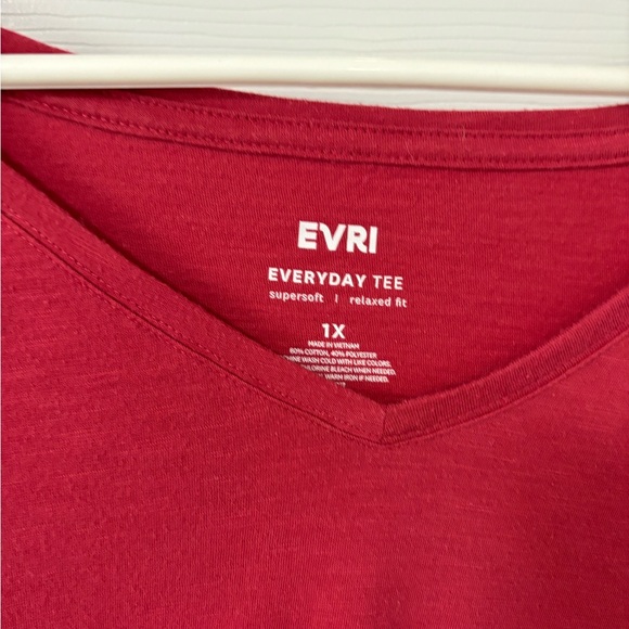 NWOT EVRI v neck tee size 1X - Picture 2 of 3